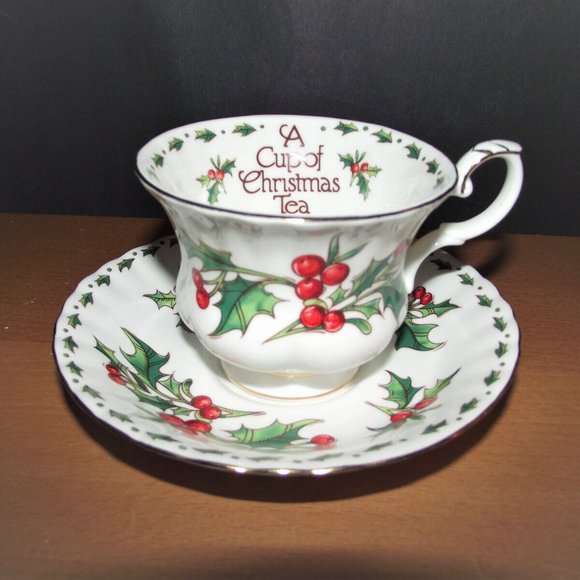 A Cup Of Christmas Tea Cup & Saucer Bone China Gold Trim Waldman House Tom Hegg - Picture 10 of 10